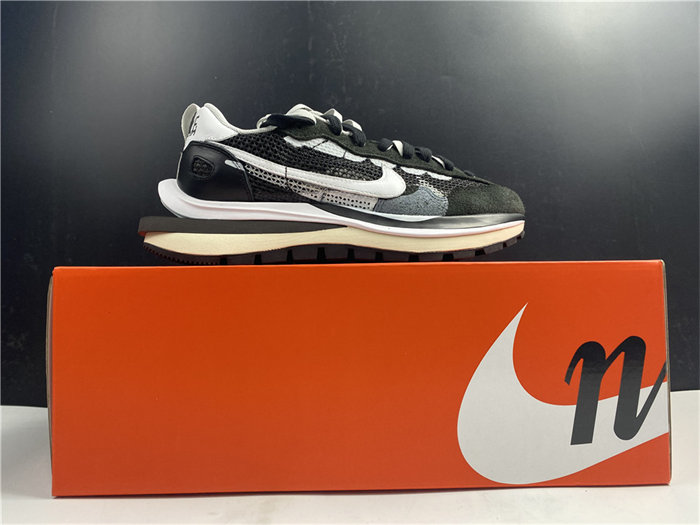 Nike Vaporwaffle sacai Black White  CV1363-001