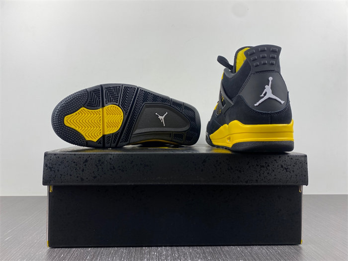 Jordan 4 Retro Thunder DH6927-017