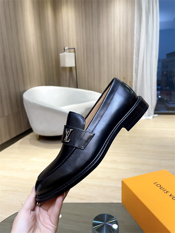 Lv Loafer 044