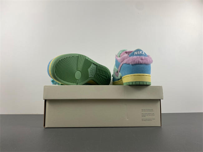 Verdy x Nike SB Dunk Low FN6040-400